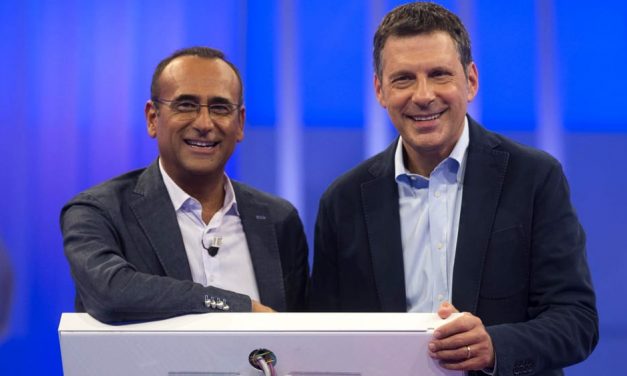 Carlo Conti: “Quando Fabrizio Frizzi è mancato ho scelto di dedicare più tempo alla famiglia. Stefano De Martino? Simpatico e brillante, ha molta gavetta alle spalle”