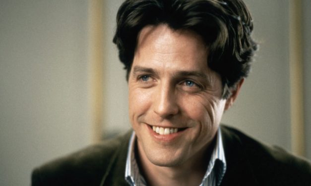 Hugh Grant spiega la ‘scappatella’ nel 1995 con una prostituta: “Ero solo deluso da me stesso per un film”