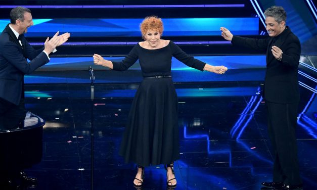 Ornella Vanoni a Sanremo senza freni con Fiorello: “Qui cantano proprio tutti”