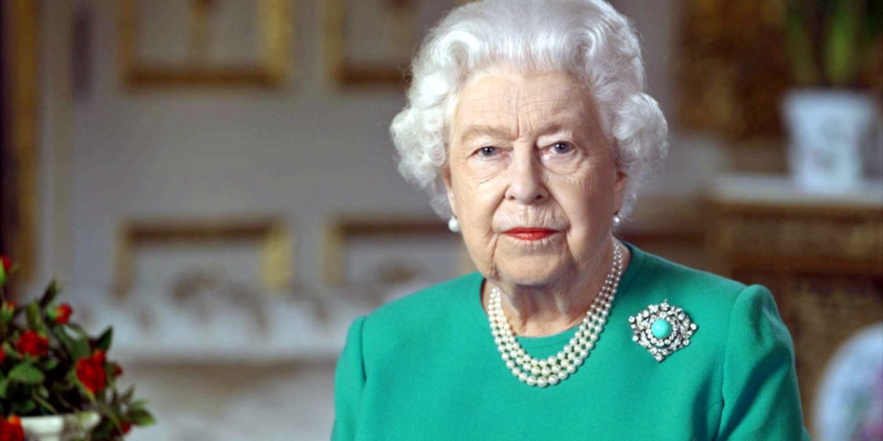 La regina Elisabetta rompe il silenzio su Harry e Meghan: “Le questioni razziali sono preoccupanti”