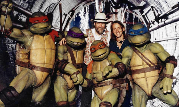 Tartarughe Ninja alla riscossa: i camei degli attori dentro i costumi, l’aiuto di Robin Williams e le lamentele di Judith Hoag (April)