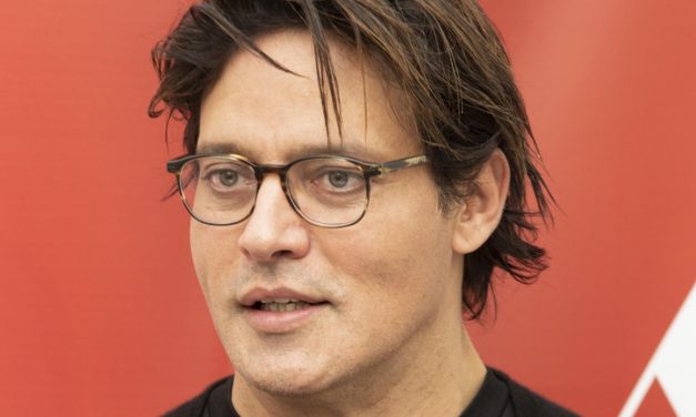 Gabriel Garko: “Mi hanno dato dell’attore di serie B, della mig****a, del rifatto, del gay per convenienza”