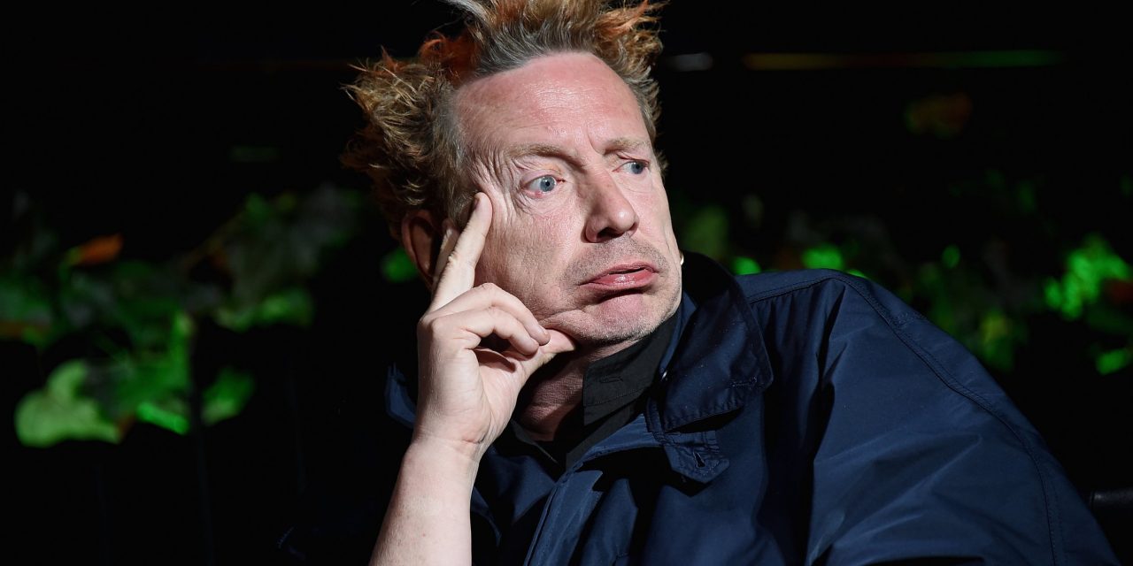 Sex Pistols, John Lydon contro la serie sulla band: “Questa storia può finire solo in tribunale”