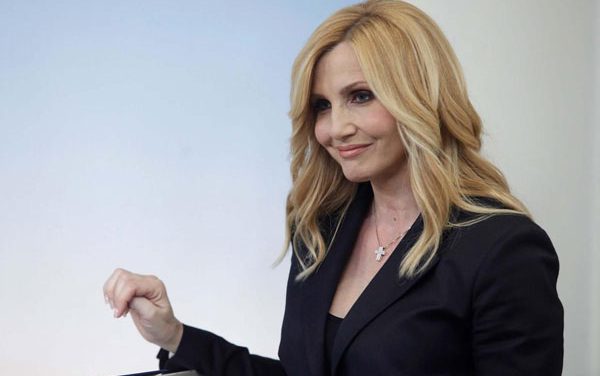 Verissimo, Lorella Cuccarini si emoziona per le parole di Pippo Baudo: “E’ come un padre per me”