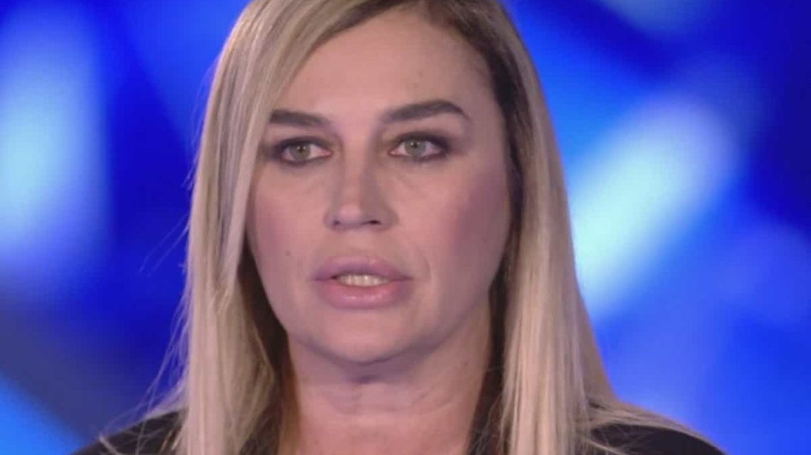 Lory Del Santo e il tradimento di Eric Clapton: “Vidi Naomi Campbell uscire dal suo camerino”