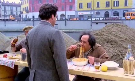 Un Povero Ricco: chi era l’attore della forchettata? Le curiosità sulla scena cult