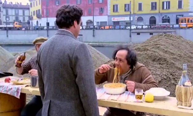 Un Povero Ricco: chi era l’attore della forchettata? Le curiosità sulla scena cult