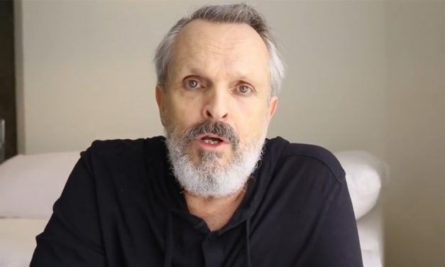 Miguel Bosé: “Sono negazionista, non è stato il virus ad uccidere mia madre”