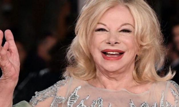 Sandra Milo: “Rischiai di morire. Un mio ex mi prese a calci nella testa, sanguinavo e non ci sentivo più”