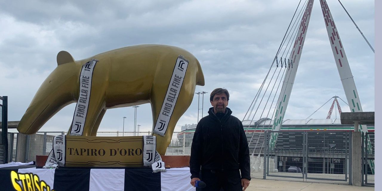 Striscia la Notizia: tapiro gigante alla juventus di Andrea Agnelli per il fallimento della Superlega