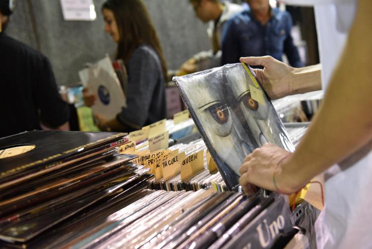 I vinili superano i CD nelle vendite in Italia: non accadeva dal 1991