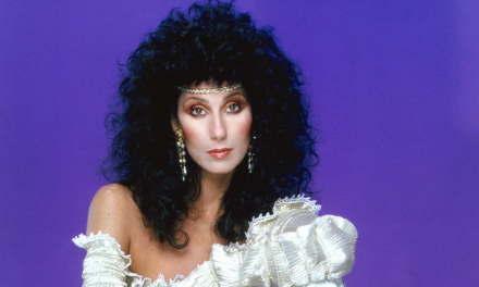 Cher compie 75 anni e annuncia l’arrivo di un biopic sulla sua vita e carriera