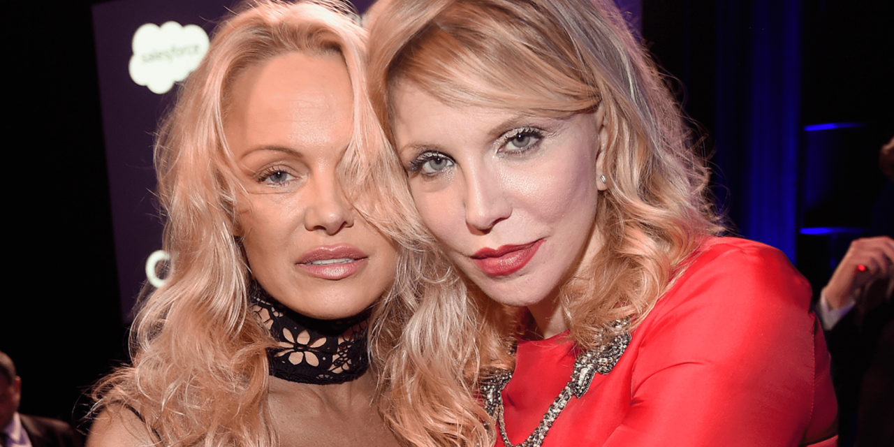 Courtney Love si scaglia contro la serie su Pamela Anderson: “Fott***mente oltraggiosa e vile”