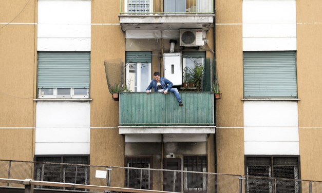 Rivive il balcone della casa di Fantozzi