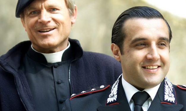 Don Matteo 13: Flavio Insinna ritorna come attore e posta una foto sui social