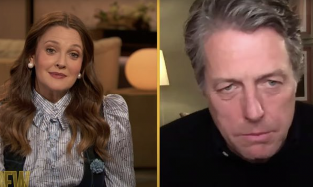 Drew Barrymore e Hugh Grant rivelano di essersi baciati per 10 minuti da ubriachi in un ristorante