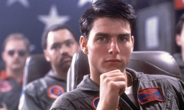 Top Gun, il produttore ricorda il primo incontro con Tom Cruise: “Sembrava un hippie, con i capelli lunghi e la coda da cavallo”