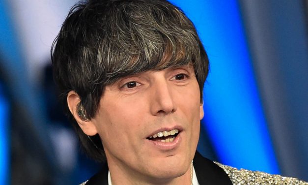 Bugo attacca i The Jackal: “Tutti questi ebeti da social meriterebbero 2 o 3 carciofi in c*lo per svegliarsi”