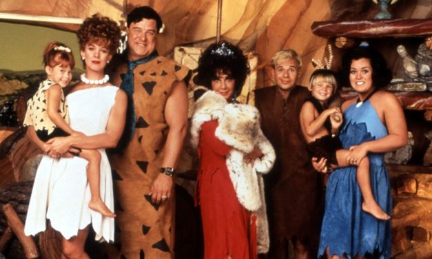 I Flintstones: Elizabeth Taylor venne riempita di regali il primo giorno di set, tra profumi e palle da bowling