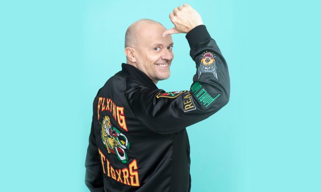 Max Pezzali ricorda gli anni ’90: “Al primo posto metterei il cellulare, pesava quaranta chili e aveva due minuti di autonomia”