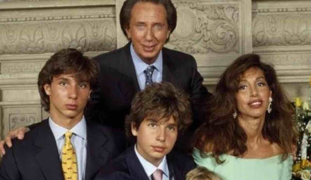 Mike Bongiorno, la moglie rivela: “Mio figlio ha preso la funivia di Stresa mezz’ora prima che precipitasse. Sono certa che Mike lo abbia custodito”