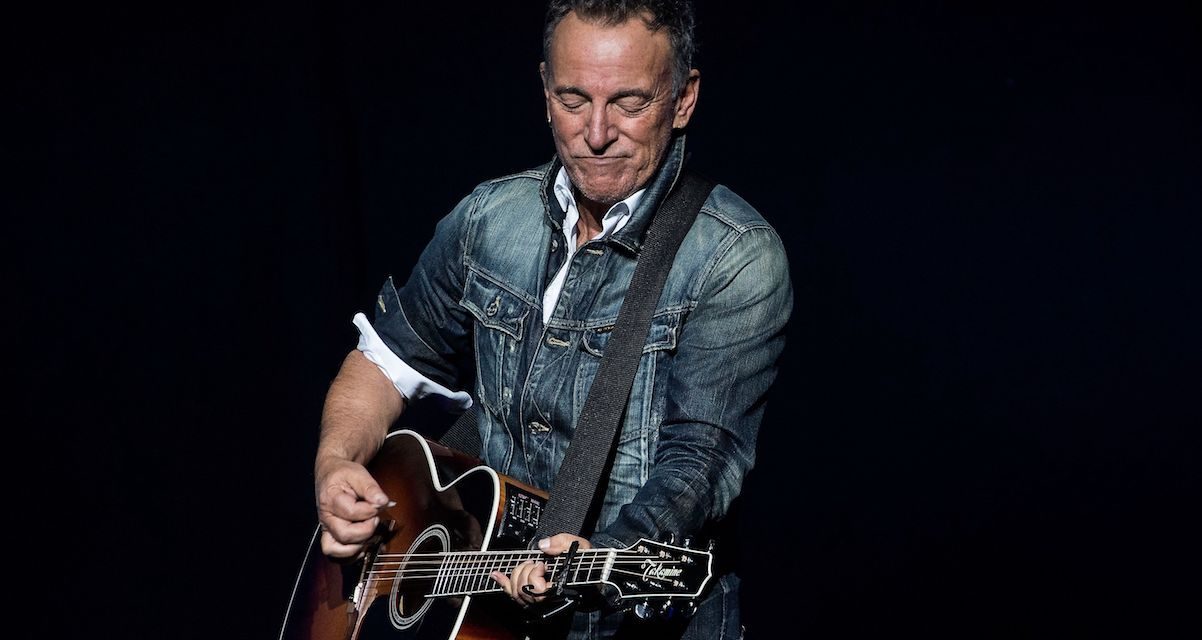Concerto di Bruce Springsteen a Broadway vietato ai vaccinati con AstraZeneca: è polemica