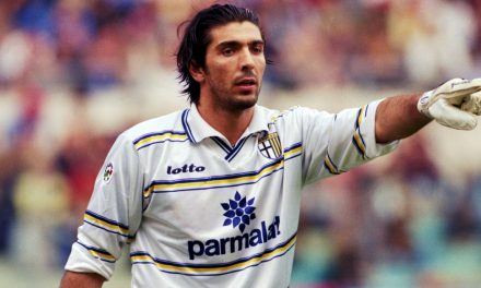 Buffon torna al Parma: la squadra lo accoglie con un video celebrativo, “Superman Returns”