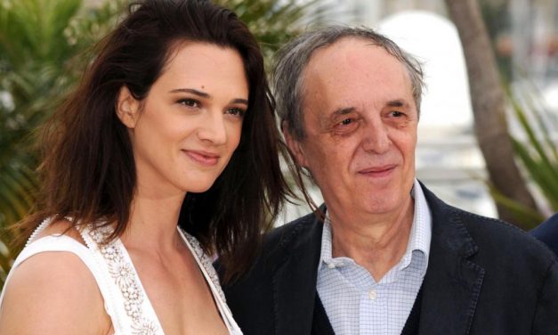 Asia Argento: “Sono cresciuta in una famiglia disfunzionale dove non c’erano tanti abbracci e baci. Mio padre? Non ha mai voluto che i miei figli lo chiamassero nonno!”