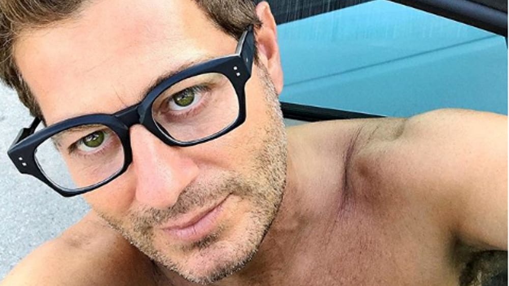 Enrico Papi torna a Mediaset e rivela: “Ho ricevuto bullismo da colleghi potenti. Quando possono non rinunciano mai alle scorrettezze”