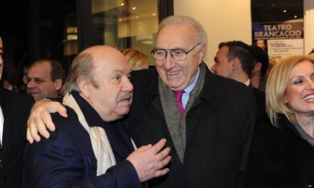 Lino Banfi ricorda Pippo Baudo: “Mi chiedeva come facevo a stare ancora in tv alla nostra età. Dei ‘quattro B del ’36’, Baudo, Bergoglio, Banfi e Berlusconi, sono rimasto solo io!”