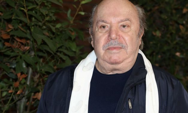 Lino Banfi: “A 17 anni dormivo alla stazione, nei vagoni dei treni fermi. Di Natali a casa ne ho passati pochi”