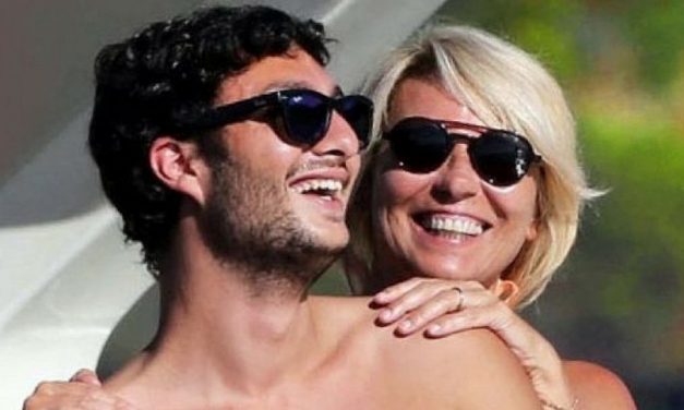 Maria De Filippi sul figlio adottivo: “La prima volta che l’ho visto era magro magro con due occhi grandi come fanali”