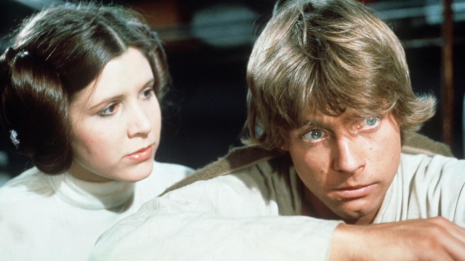 Star Wars, Mark Hamill ricorda Carrie Fisher: “La tua stella brillerà da qui all’eternità”