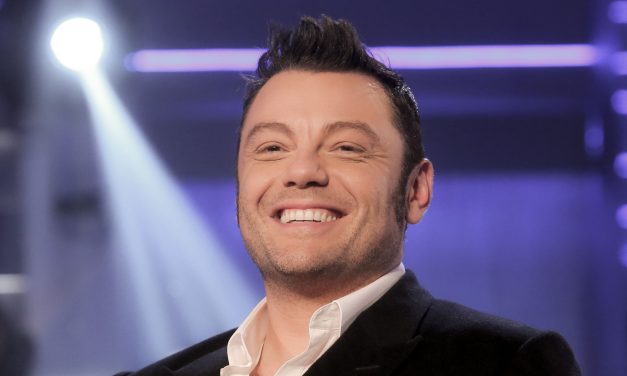 Tiziano Ferro, 20 anni di carriera: “Per fortuna ci sono stati Victor, Latina, gli Alcolisti Anonimi, i fan”