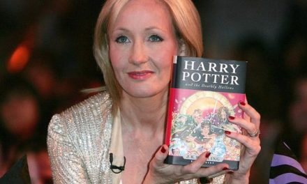 Harry Potter, J.K. Rowling: “Per paura del mio ex non ho usato il mio nome completo”