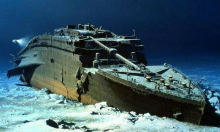 Titanic, i primi turisti in visita al relitto che sta scomparendo: «Vale la pena spendere 150mila dollari»