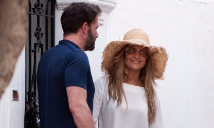 Jennifer Lopez e Ben Affleck in vacanza Capri con lo yacht da 110 milioni di euro