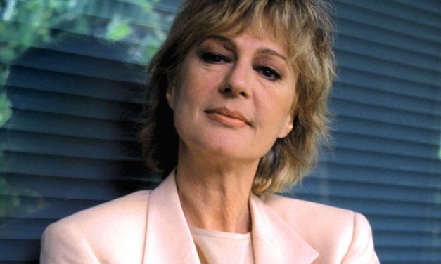 Loretta Goggi: “Mi consideravano una patata lessa, eppure sentivo di essere diversa dalle altre. Volevo essere la Monica Vitti della tv”