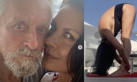 Catherine Zeta-Jones, i baci a Michael Douglas e lo yoga in barca: 51 anni e non dimostrarli