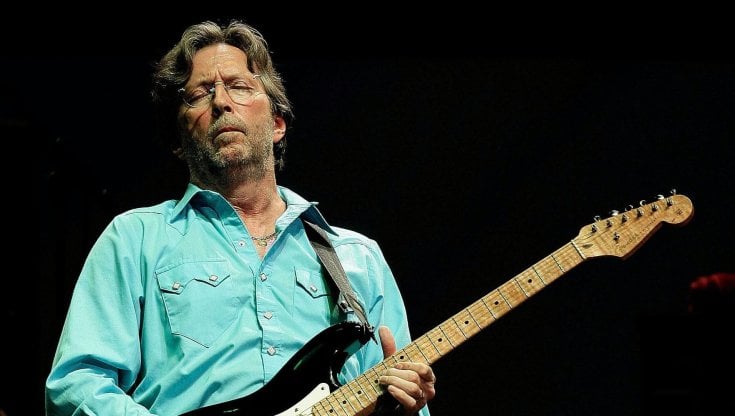 Eric Clapton contro il green pass: “Non suonerò dove è richiesta la vaccinazione, lo trovo discriminatorio”