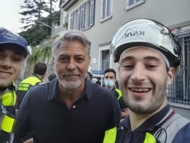 George Clooney a Laglio dopo l’alluvione che ha colpito anche la sua villa: “É molto peggio di quello che pensassi”