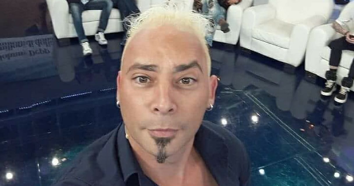 Salvo Veneziano sul nuovo corso del Grande Fratello: “Fino a qualche mese fa il conduttore faceva trash su TikTok, ora fanno sparire il trash. Tutti a casa!!”