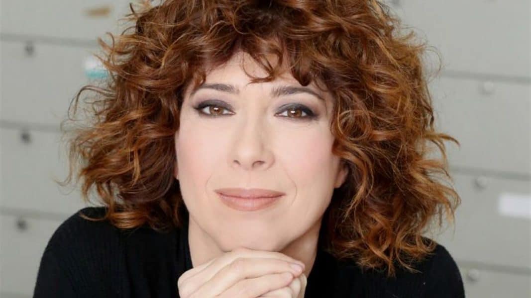 Veronica Pivetti: “Ho avuto una depressione bella tosta per 6 anni. Nascondersi è sbagliato, siamo tutti imperfetti, ma datemi retta, se ne può uscire”