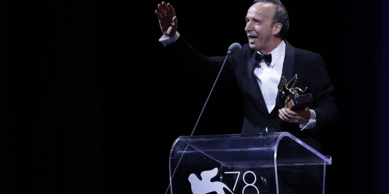 Roberto Benigni riceve il Leone d’oro alla carriera a Venezia78: “Meritavo un gattino, ho avuto addirittura un Leone”