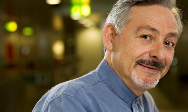 Leo Gullotta: “Non mi diedero un ruolo in una fiction per la mia sessualità. E’ stato uno schiaffo ma ho buttato tutto alle spalle!”