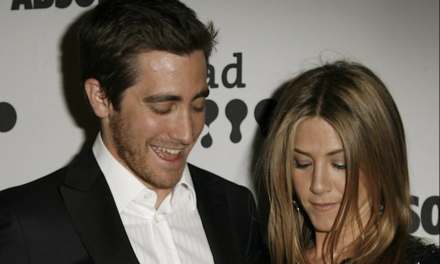 Jake Gyllenhaal: “Girare le scene d’amore con Jennifer Aniston? Una tortura, avevo una cotta per lei”