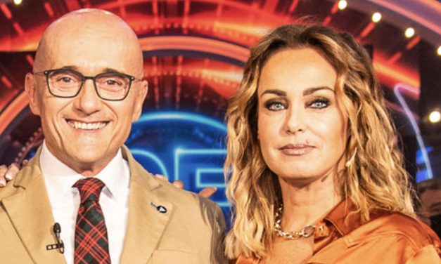 Alfonso Signorini, è polemica per la frase sull’aborto. Sonia Bruganelli: “Ho abortito due volte, non posso essere contro”