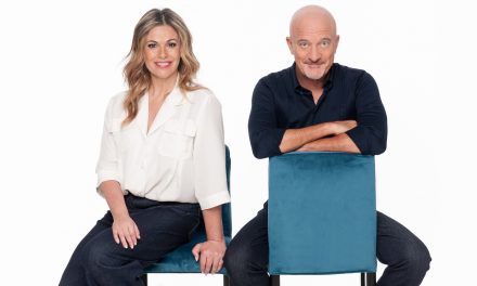 Zelig: lo storico ritorno in prima serata su Canale 5 con Claudio Bisio e Vanessa Incontrada