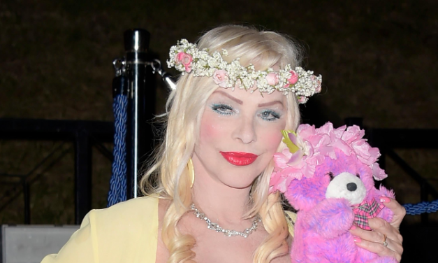 Cicciolina compie 70 anni: “I fan mi mandano ancora mail in privato. La mia videocassetta più venduta? Telefono rosso”