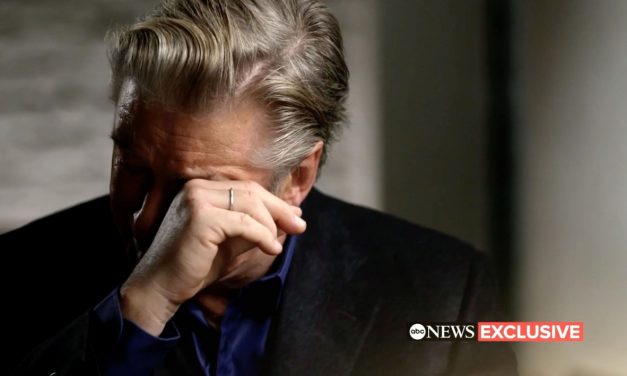 Alec Baldwin, prima apparizione in tv dopo la tragedia sul set di Rust: “Non ho premuto il grilletto”